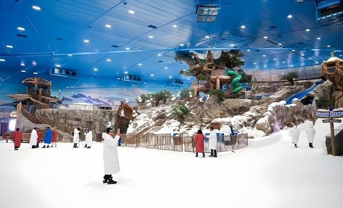 Best Indoor Entertainment in the UAE This Summer: Bowling, Swimming, Ice Skating and Theme Parks