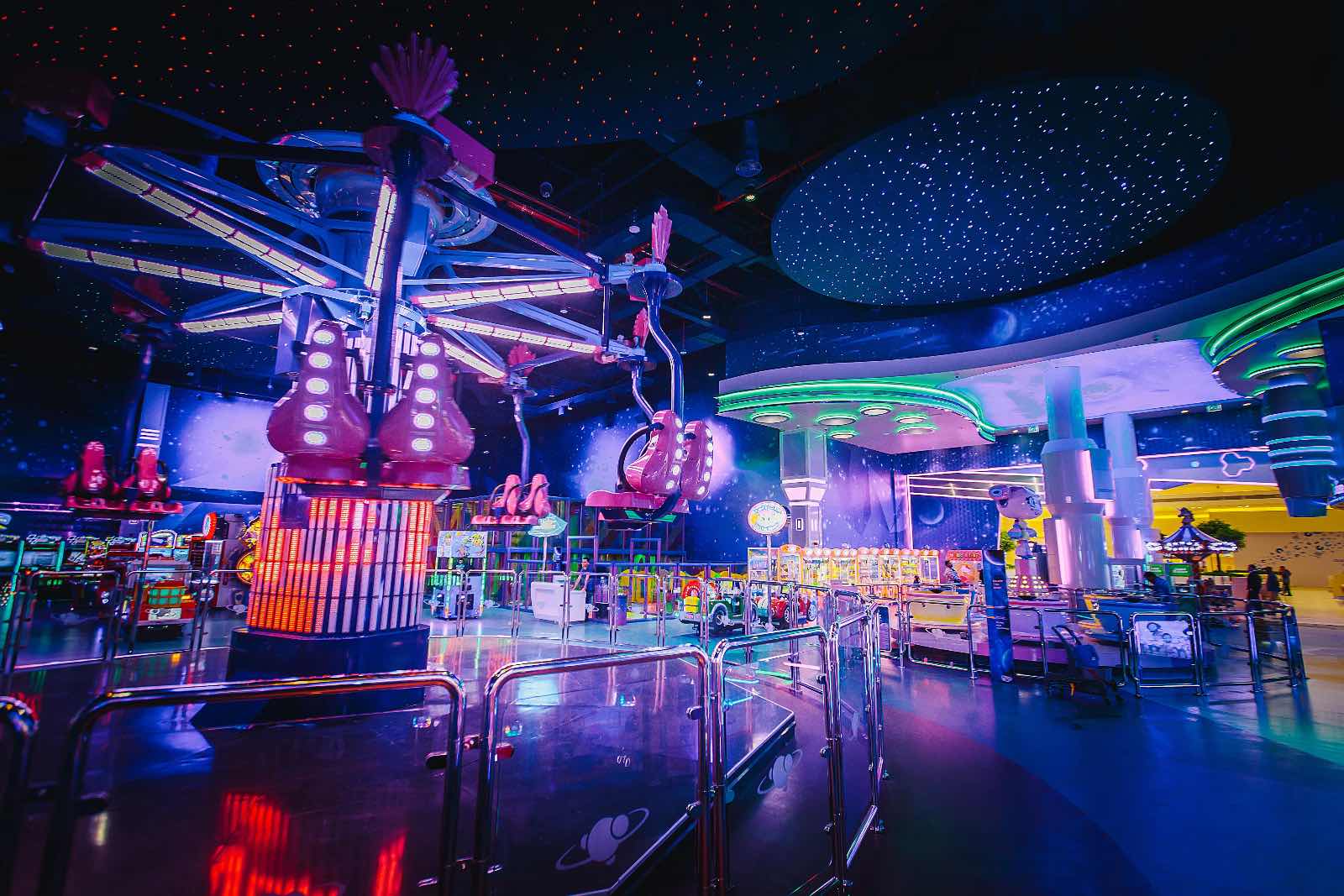 Best Indoor Entertainment in the UAE This Summer: Bowling, Swimming, Ice Skating and Theme Parks