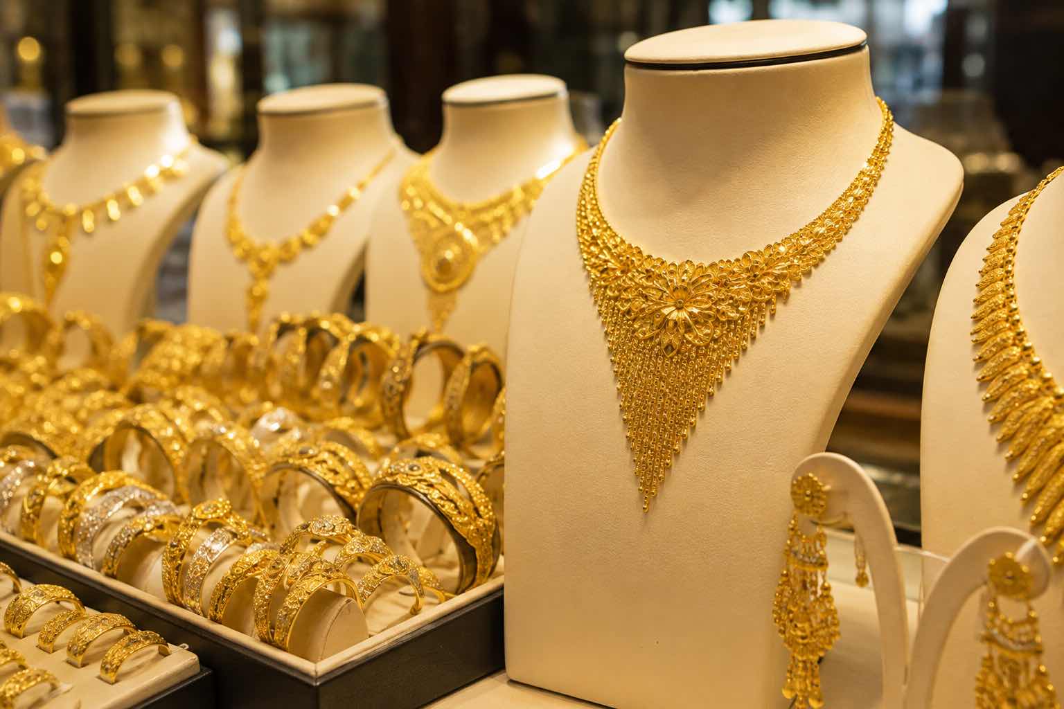 Dubai Gold Prices Edge Higher as Global Rally Loses Momentum