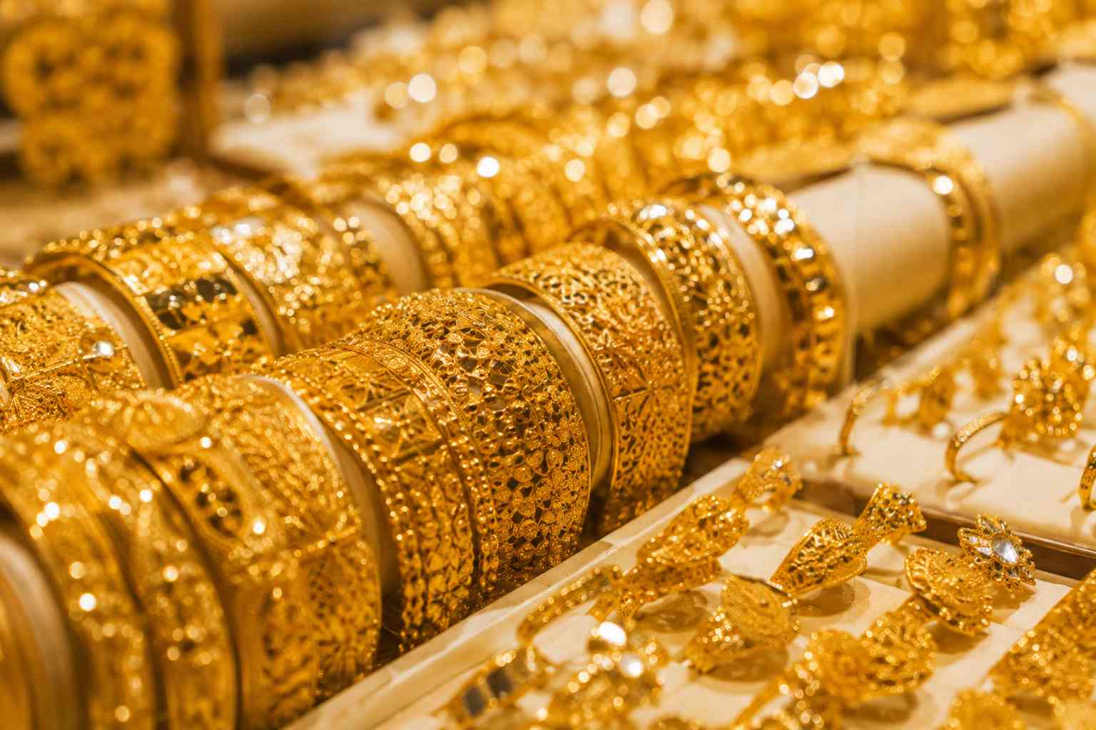Dubai Gold Prices Fall Today: 24K and 22K Rates Drop as Fed Rate-Hike Bets Rise