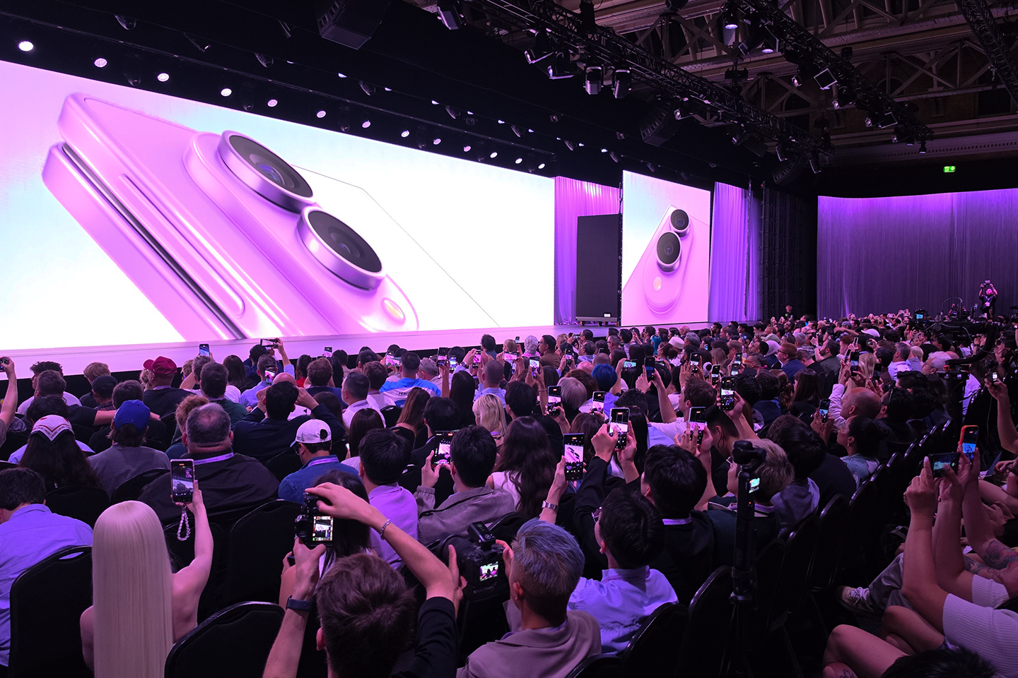 Samsung Unveils Its First Intelligent Eyewear Alongside Galaxy Z Fold8, Fold8 Ultra and Flip8 Samsung Unveils Its First Intelligent Eyewear Alongside Galaxy Z Fold8, Fold8 Ultra and Flip8