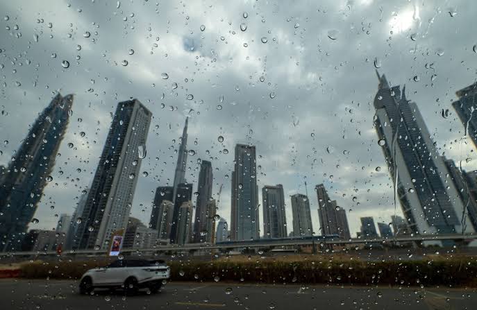 UAE Braces for Rain, Blowing Dust and Winds Reaching 50km/h on Saturday