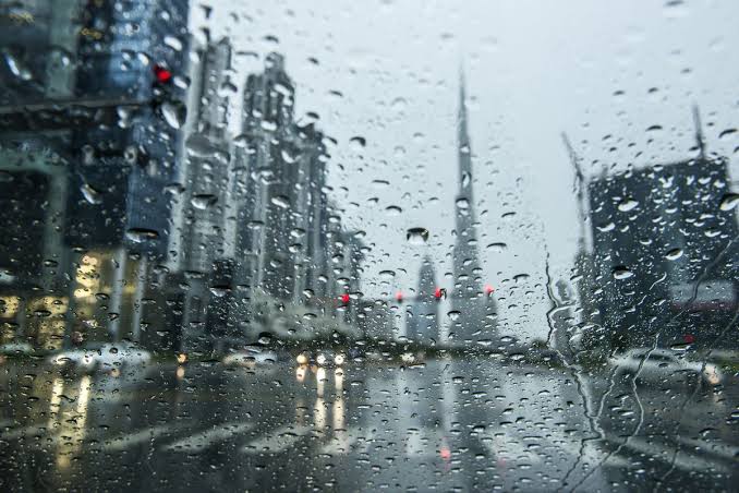 UAE Braces for Rain, Blowing Dust and Winds Reaching 50km/h on Saturday