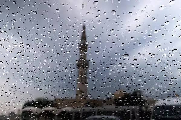 UAE Weather Alert: Rain Hits Sharjah as NCM Warns of Convective Clouds and Strong Winds UAE Weather Alert: Rain Hits Sharjah as NCM Warns of Convective Clouds and Strong Winds